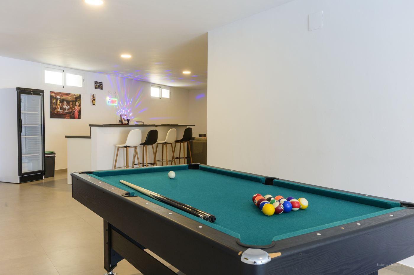 Bar en speelruimte met pooltafel